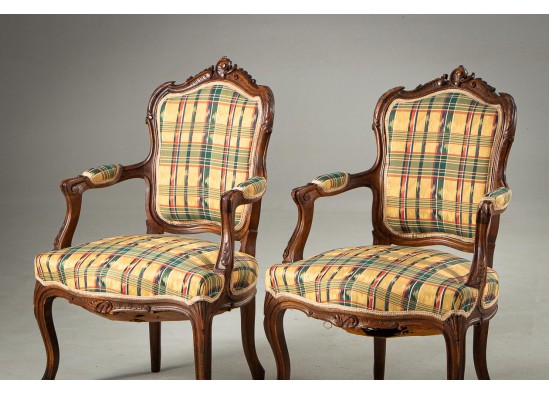 Armchairs (2 items) 