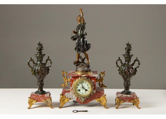 Clock and vases (2 items) 