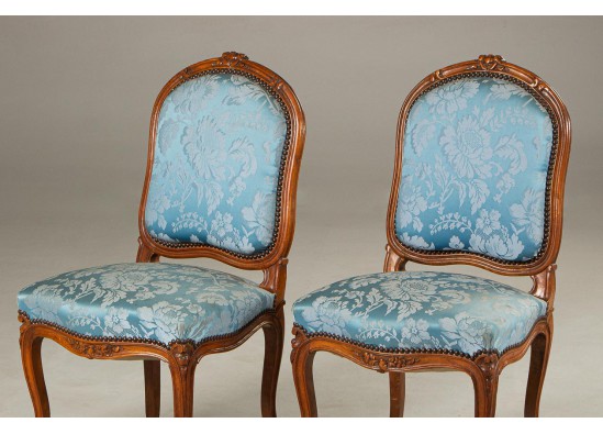 Chairs (2 items)