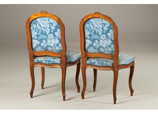 Chairs (2 items)